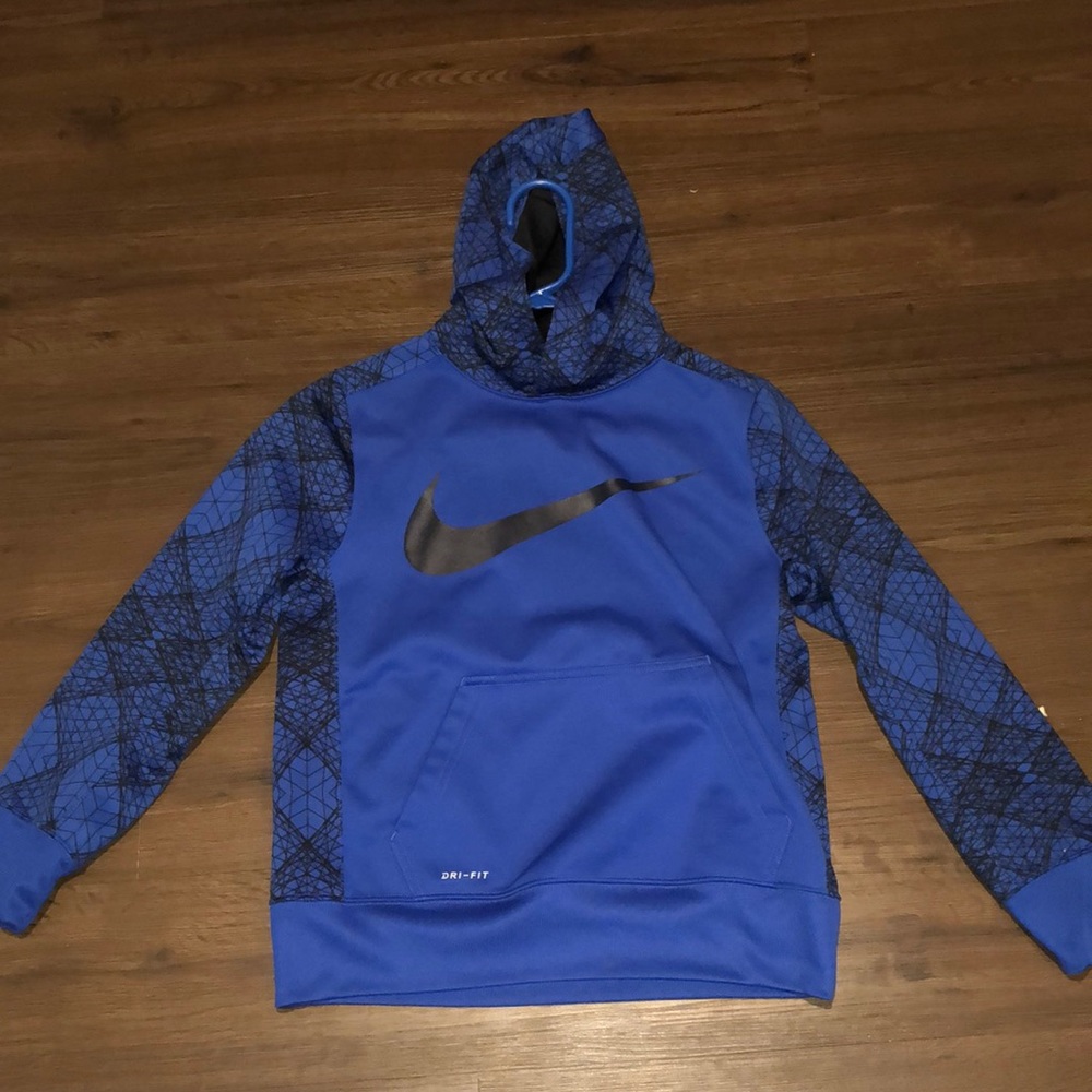 Boys Nike DRI-FIT Sweatshirt. Size medium.